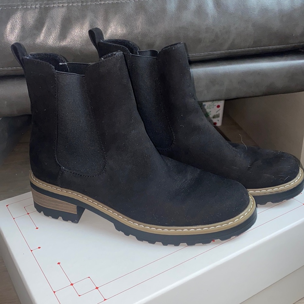 Used Universal Thread Black Velvet Booties - Size 8